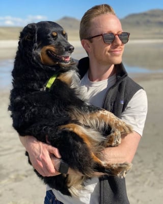 Illustration de l'article : 12 photos touchantes d’hommes et de leurs chiens qui respirent la complicité