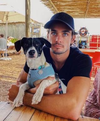 Illustration de l'article : 12 photos touchantes d’hommes et de leurs chiens qui respirent la complicité