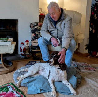 Illustration de l'article : Red, la chienne polici&egrave;re &agrave; la retraite, revient aupr&egrave;s de son ancienne famille d&rsquo;accueil et l&rsquo;aide &agrave; surmonter son deuil