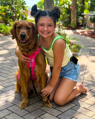 Illustration de l'article : La complicit&eacute; avec son Golden Retriever de 3 ans aide cette fillette de 11 ans &agrave; faire face au diab&egrave;te
