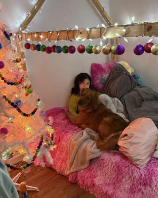 Illustration de l'article : La complicit&eacute; avec son Golden Retriever de 3 ans aide cette fillette de 11 ans &agrave; faire face au diab&egrave;te