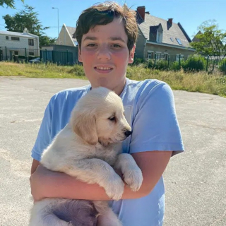 Illustration de l'article : Proche du décrochage scolaire, cet adolescent autiste fait sa rentrée au lycée avec son chien