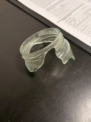 Illustration de l'article : La t&ecirc;te coinc&eacute;e dans un morceau de bocal en verre, ce chaton ne pouvait plus s&rsquo;en lib&eacute;rer