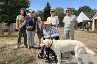 Illustration de l'article : Un Labrador recal&eacute; des chiens guides apaise les r&eacute;sidents d&rsquo;un EHPAD des C&ocirc;tes-d'Armor