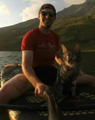 Illustration de l'article : 15 photos de Cathode, la chatte aventurière qui découvre le monde avec son maître