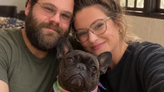 Illustration de l'article : Ce Bouledogue Fran&ccedil;ais de 7 ans s&rsquo;interpose face &agrave; un ours pour prot&eacute;ger sa famille