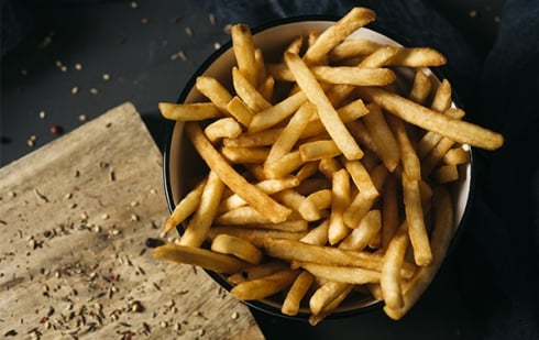 Illustration : "Peut-on donner des frites à manger à son chien ?"