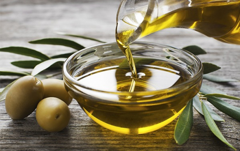 Illustration : "Peut-on donner des olives et de l’huile d’olive à manger à son chien ?"