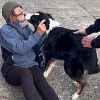Illustration : &Agrave; 73 ans et sans domicile, elle retrouve sain et sauf son chien vol&eacute; pendant son sommeil