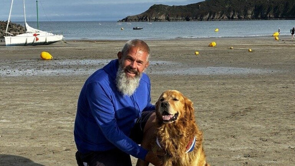Illustration : "« Il est extraordinaire », après une promesse faite sur un lit d’hôpital, ce Breton remporte le championnat de sauvetage à l’eau avec son chien"