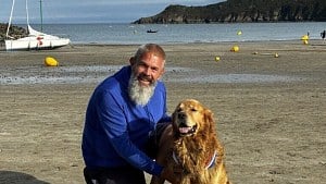 Illustration : « Il est extraordinaire », après une promesse faite sur un lit d’hôpital, ce Breton remporte le championnat de sauvetage à l’eau avec son chien