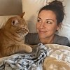 Illustration : Son chat supporte mal ses absences, alors elle lui offre un coussin avec son propre portrait (vid&eacute;o)