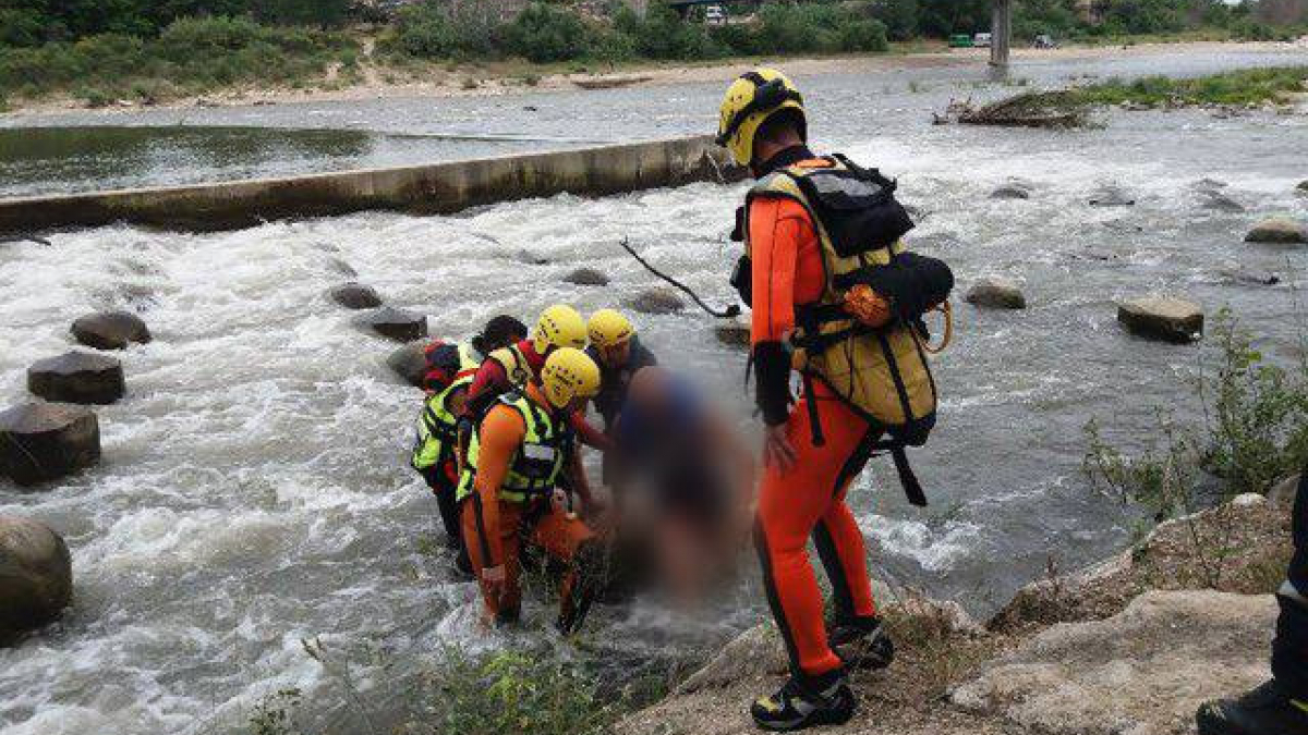 Illustration : "Ils tentent de sauver un chien de la noyade et sont eux-mêmes secourus par les pompiers"