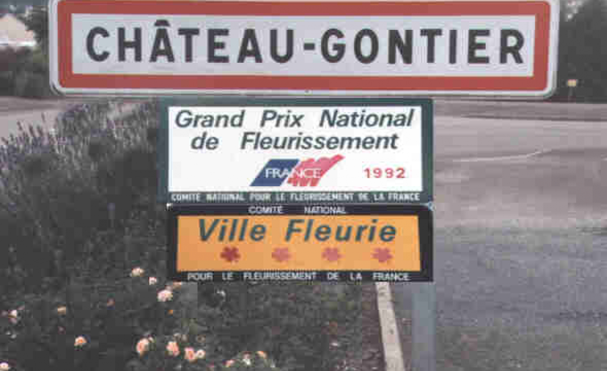Illustration : "Château-Gontier (53) : ils pensaient secourir un chat coincé sous une voiture. Ils ont eu affaire à un chien"