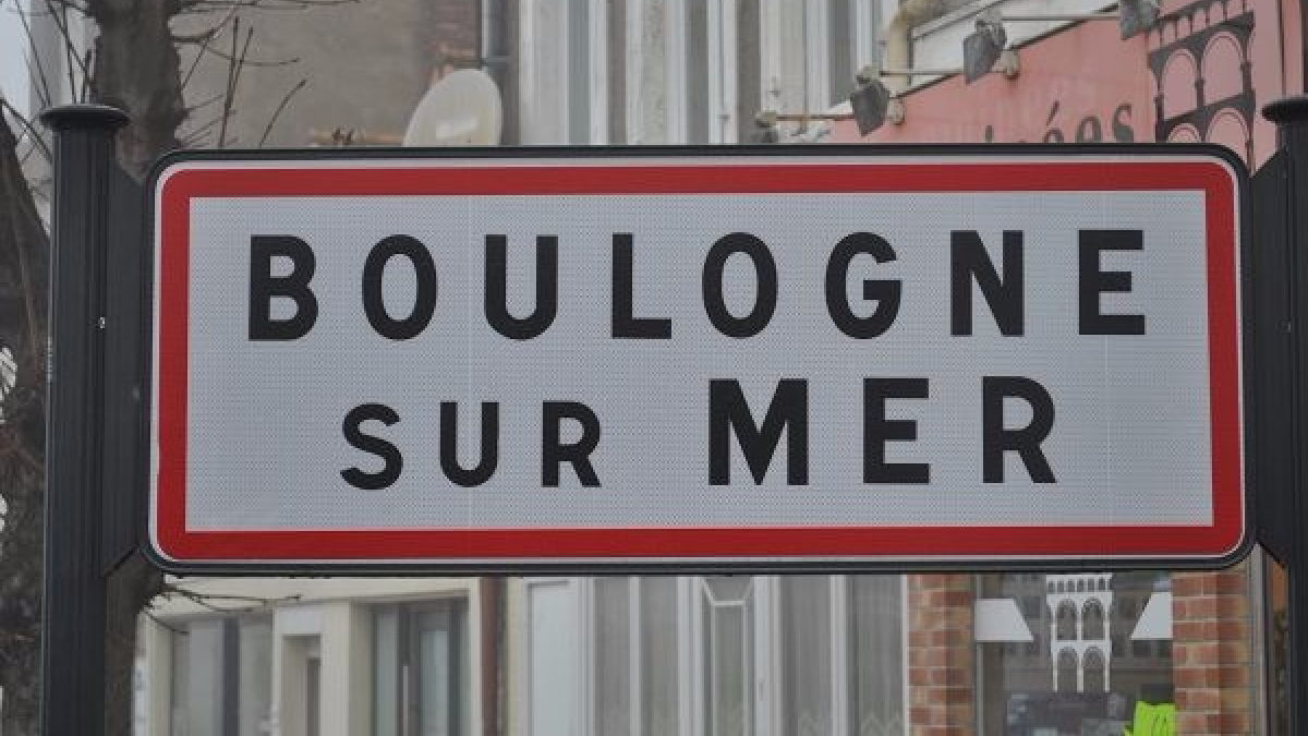 Illustration : "Boulogne-sur-Mer (62) : 2 chiens sauvés alors qu’ils étaient enfermés dans des voitures en plein soleil"