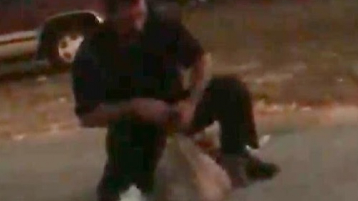 Illustration : "Etats-Unis : Des policiers abattent un chien et ordonnent à son propriétaire de le décapiter"