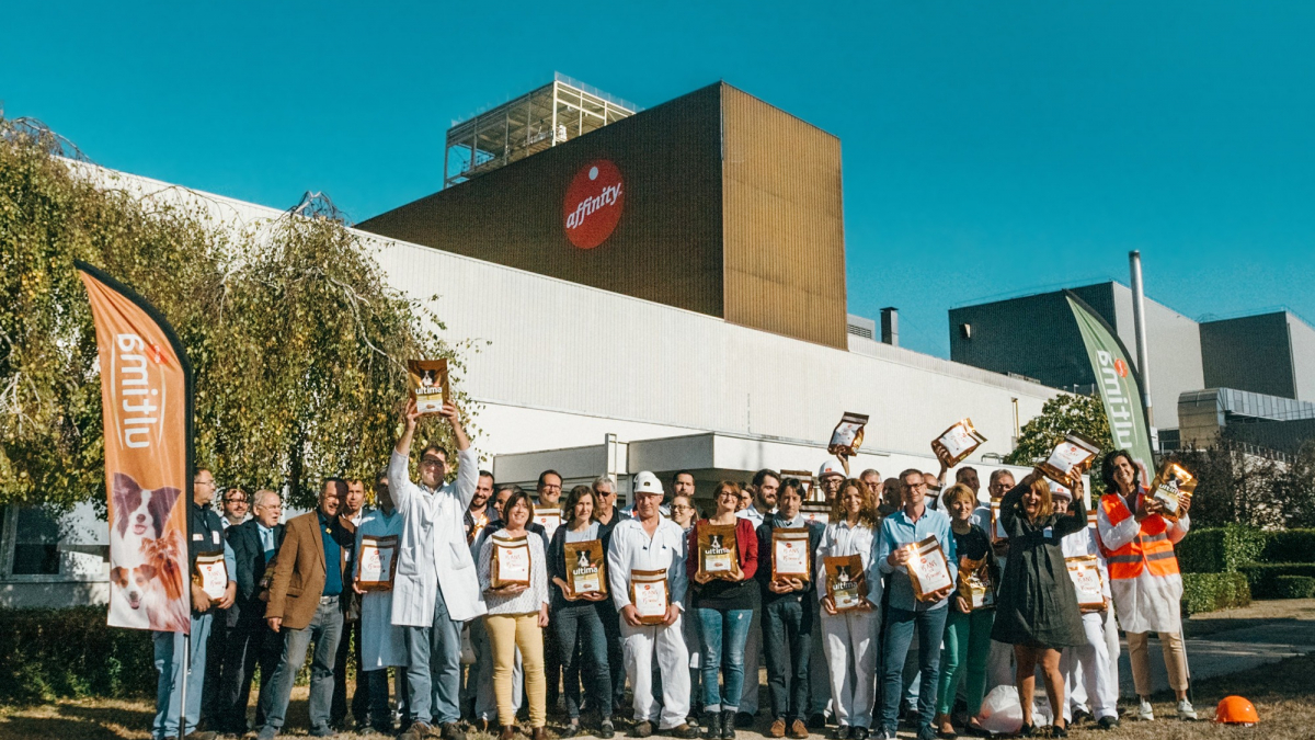 Illustration : "Affinity Petcare France a 15 ans et va offrir 15 tonnes de croquettes à la Croix-Rouge afin d'aider les sans-abris"