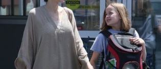 Illustration : "La fille d’Angelina Jolie aux anges après que sa mère lui a offert un lapin"