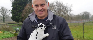 Illustration : "Un lapin nain français et son éleveur remportent un championnat du monde en Autriche"