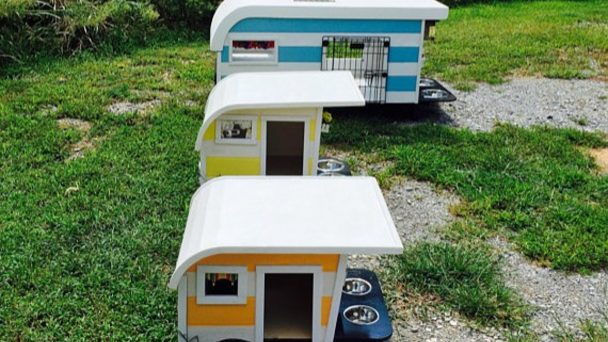 Illustration : "Ces niches en forme de camping-cars miniatures sont la dernière tendance canine aux Etats-Unis"