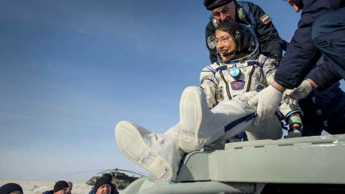 Illustration : "(Vidéo) Les émouvantes retrouvailles entre l’astronaute Christina Koch et son chien qui déborde de joie !"