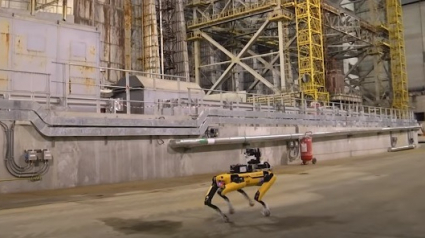 Illustration : Accompagnés du chien robot Spot, des ingénieurs britanniques visitent le site de la centrale nucléaire de Tchernobyl 