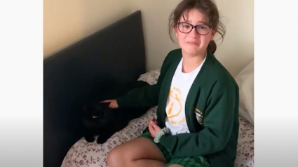 Illustration : Endeuillée par la perte de son père des suites d'un cancer, découvrez les retrouvailles émouvantes d'une fillette de 10 ans et son chat disparu depuis 9 mois (vidéo)