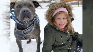 Illustration : La fille d’un policier décédé récemment honore sa mémoire en sponsorisant l'adoption d'un chien « non-adoptable »