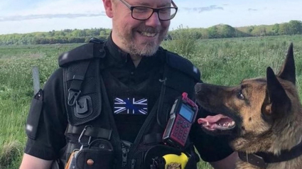 Illustration : Un officier de police organise une collecte de fonds dans un défi d'endurance pour les chiens policiers à la retraite
