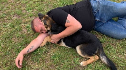 Illustration : Un homme prêt à payer une rançon pour récupérer son chien bien-aimé des mains de voleurs