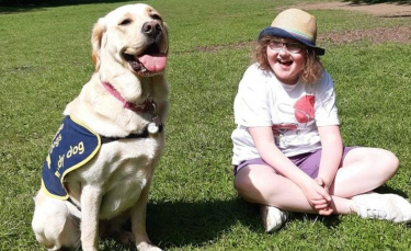 Illustration : "Un chien-guide change la vie d'une petite fille atteinte d'un trouble du spectre de l'autisme"