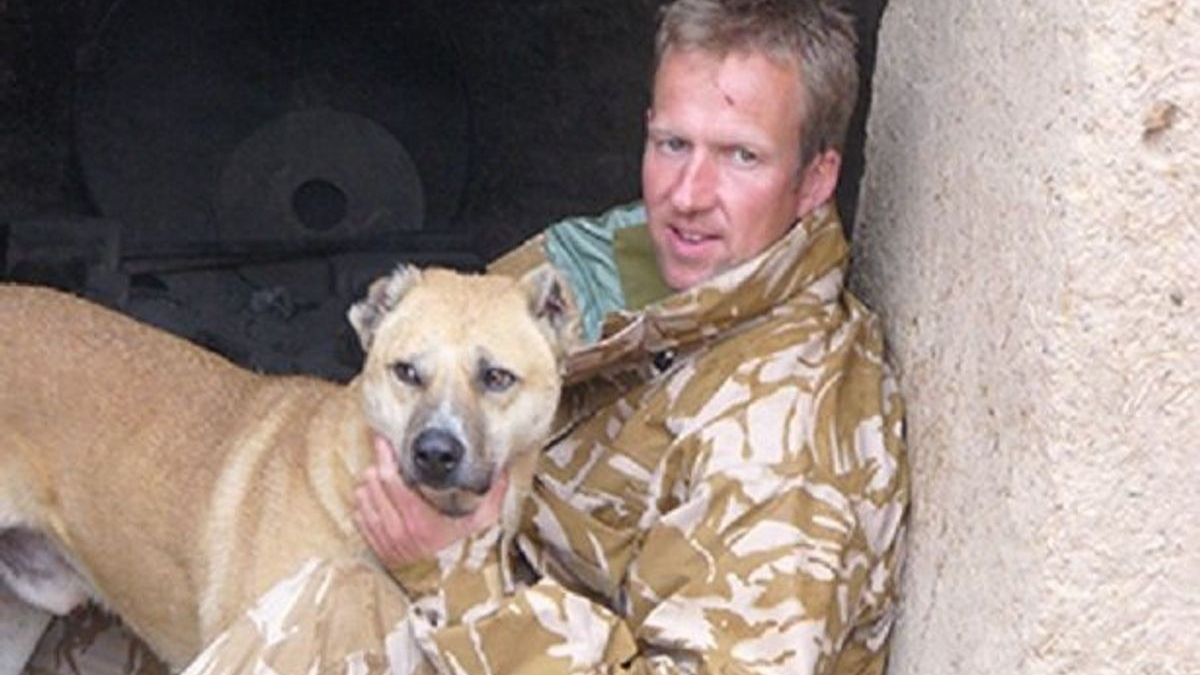 Illustration : "Afghanistan : l'ancien militaire britannique Paul Farthing et ses animaux ont atterri au Royaume-Uni, mais doivent respecter une quarantaine de 4 mois"