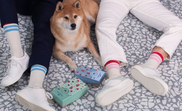 Illustration : "Cabaïa renouvelle son soutien à la SPA pour la 4e année consécutive avec ses chaussettes « Les Inséparables »"