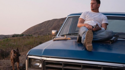 Illustration : L'acteur Channing Tatum joue aux côtés d'un partenaire canin dans le film « Dog » !