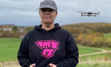 Illustration : "Une amoureuse des animaux consacre son temps libre à localiser les chiens disparus avec son drone"