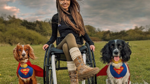 Illustration : "Deux chiens d’assistance aident à modifier la perception des enfants face aux personnes handicapées"