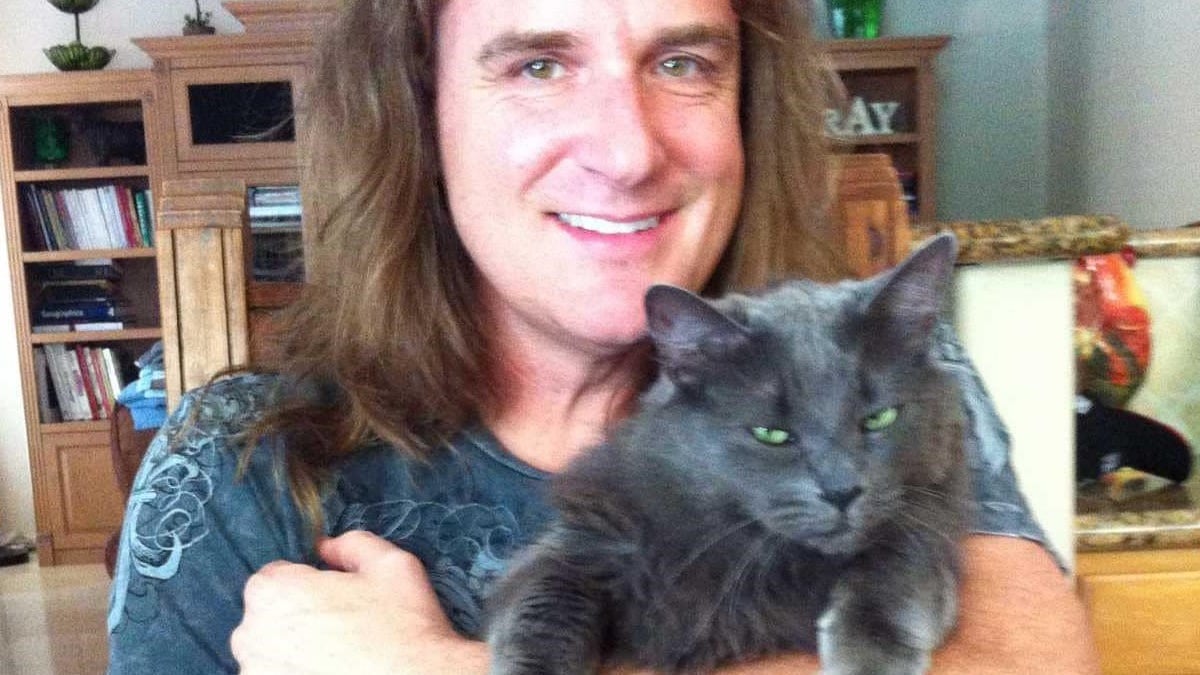 Illustration : "Bassiste du groupe de métal Megadeth, David Ellefson pleure Percy, son chat et ami depuis 16 ans"