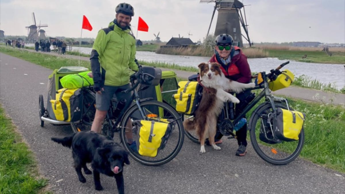 Illustration : "Un couple de Mayennais rejoint le cap Nord à vélo avec ses 2 chiens"