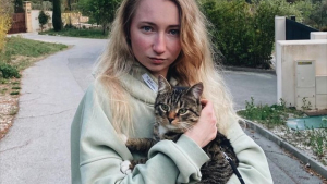 Illustration : Une jeune danseuse ukrainienne fuit son pays en guerre avec son chat et entame un nouveau chapitre de leur vie loin des bombes