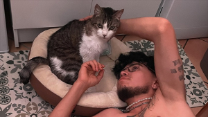 Illustration : Mahe, une chatte âgée, a rencontré l’âme charitable qui lui a offert une seconde chance dans la vie