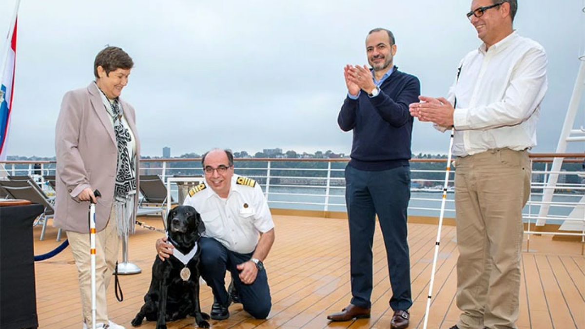 Illustration : "Une chienne d’assistance reçoit un prix pour avoir passé plus de 700 jours sur un bateau de croisière avec sa maîtresse aveugle"