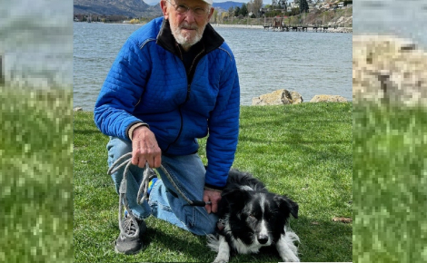 Cet homme de 92 ans et et son chien de 13 ans enchaînent les kilomètres à pied pour surmonter le deuil et simuler la traversée du Canada