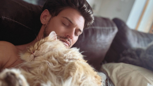 Illustration : L'acteur Ryan Bensetti soulagé et reconnaissant après le retour de son chat perdu
