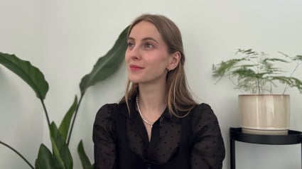 Illustration : Entretien avec Marie Vanoverberghe, conseillère funéraire chez Esthima : « Au Revoir Compagnon apporte des réponses et une bulle de compréhension aux familles endeuillées »