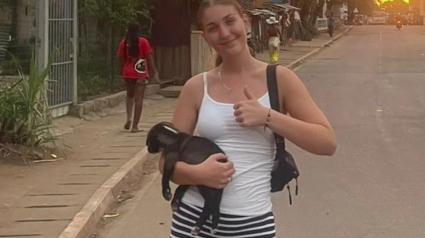 Illustration : À peine diplômée, cette jeune femme s’envole à 9 000 km de chez elle pour mener un projet destiné à sauver des chiens errants