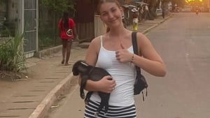 Illustration : "À peine diplômée, cette jeune femme s’envole à 9 000 km de chez elle pour mener un projet destiné à sauver des chiens errants"