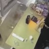 Illustration : "Je n’ai pas pu m’empêcher de rire" s'amuse un commerçant croyant assister à un phénomène paranormal alors qu'un chat en est la cause (vidéo)