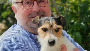 Illustration : "Tu mérites une médaille", ce chien alerte ses voisins en pleine nuit et sauve 14 vies d’un incendie