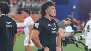 Illustration : Sélectionné pour jouer en Argentine avec les All Blacks, le joueur de rugby international Leroy Carter déchante en découvrant que son chien a mangé son passeport