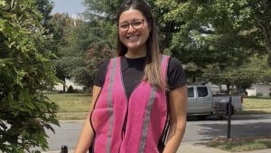 Illustration : À 27 ans, elle crée son entreprise de ramassage de déjections canines pour son voisinage, et ça cartonne (vidéo)